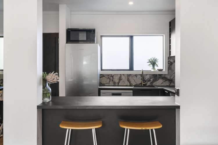 4/121 Mangere Road_3