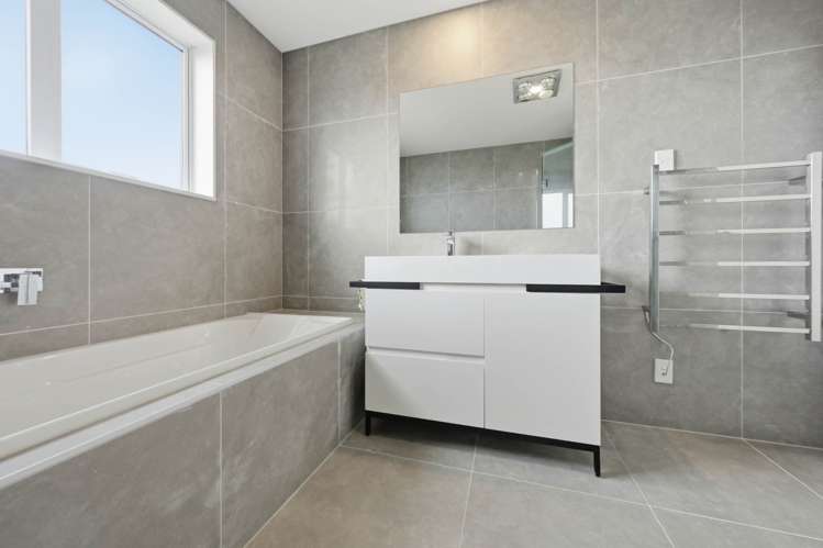 82C Moore Street Howick_15