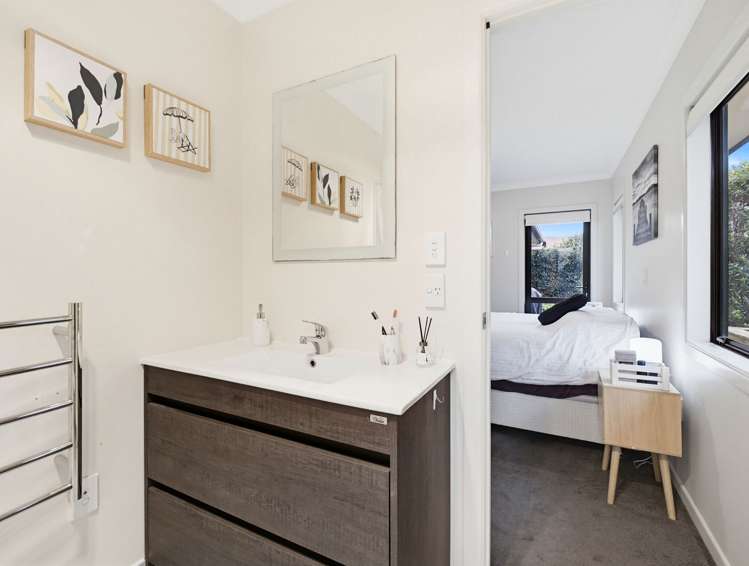 34 Dahlstrom Grove Kelvin Grove_17