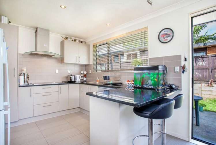 a/68 Farquhar Road Glendene_1