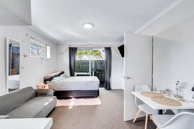 B/8/30 Hunter Street 500063_1