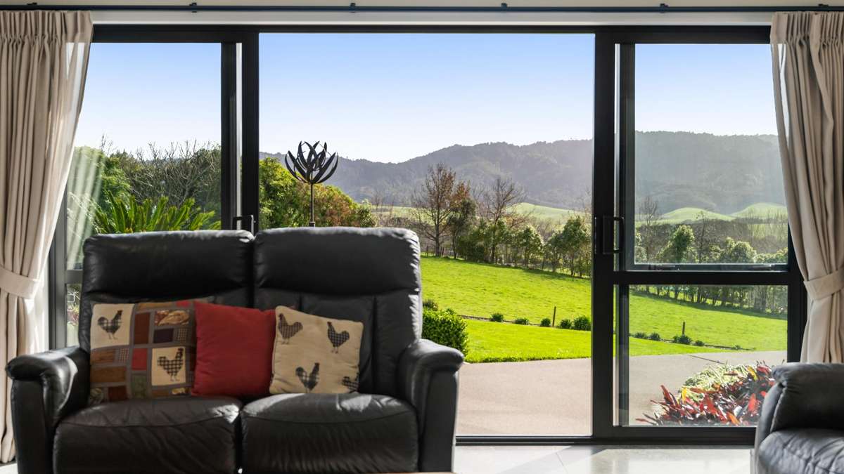1027 Kaiaua Road_3