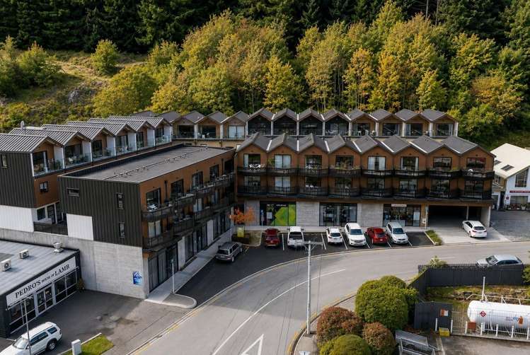 18B & 19B/135 Hallenstein Street Queenstown_16