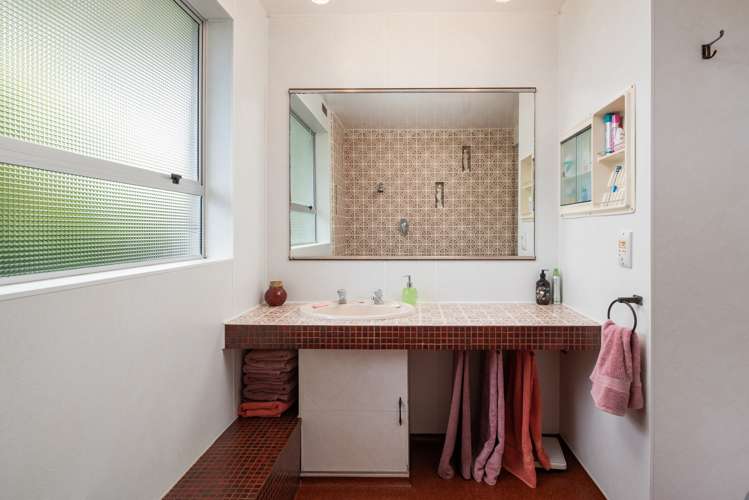 19 Richardson Avenue Burleigh_13