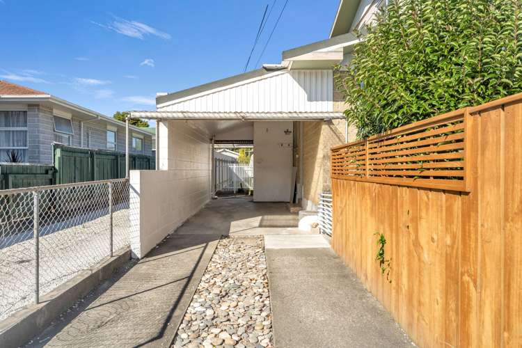 1/4 Maitland Avenue Stoke_16