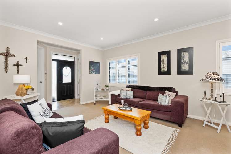 19 Heynes Place Clive_8