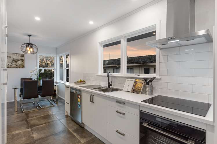 11 Queen Mary Avenue New Lynn_13