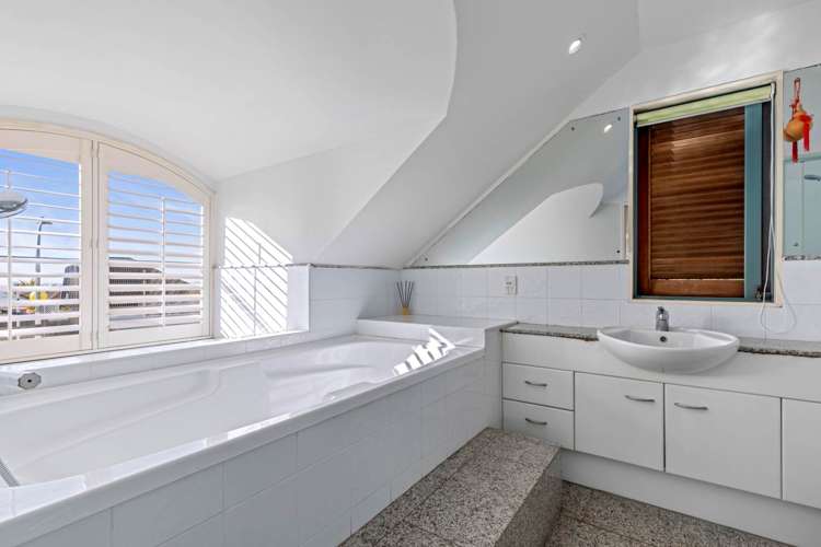 1/208 East Coast Road Forrest Hill_14