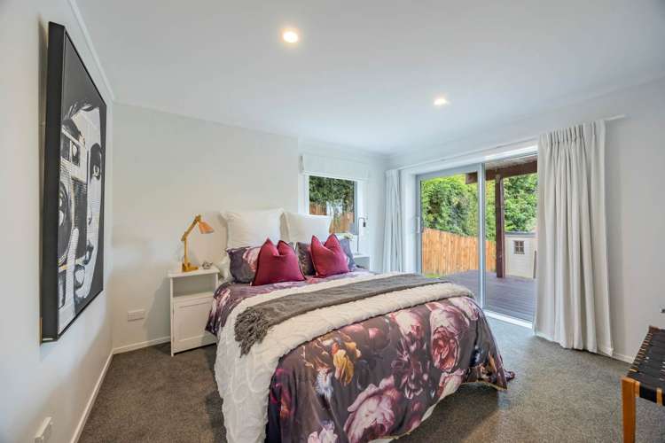 24 Shanaway Rise Hillcrest_11