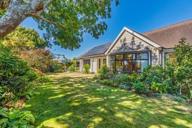 DESIGNER HOME, DESIRABLE PRIVATE SETTING