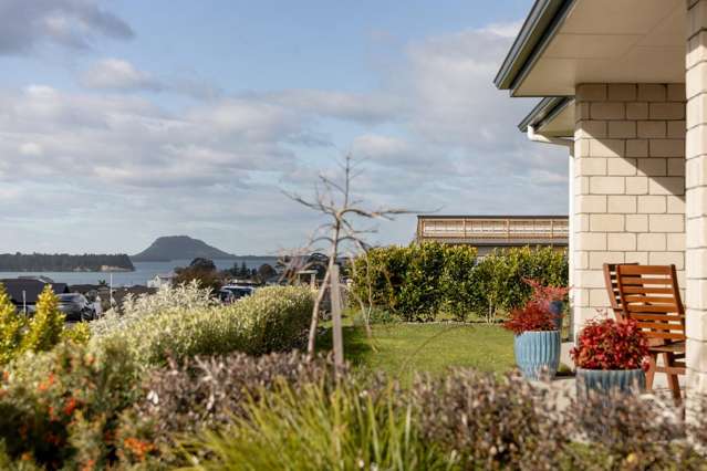 Bright, Spacious Living with Beautiful Views