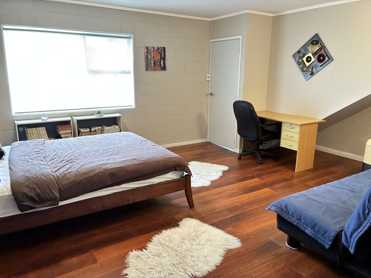 Fully Furnished One-Bedroom Flat with Parking 4
