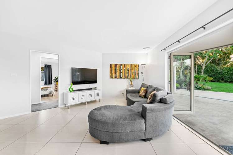 16 Windfall Grove Greenhithe_13