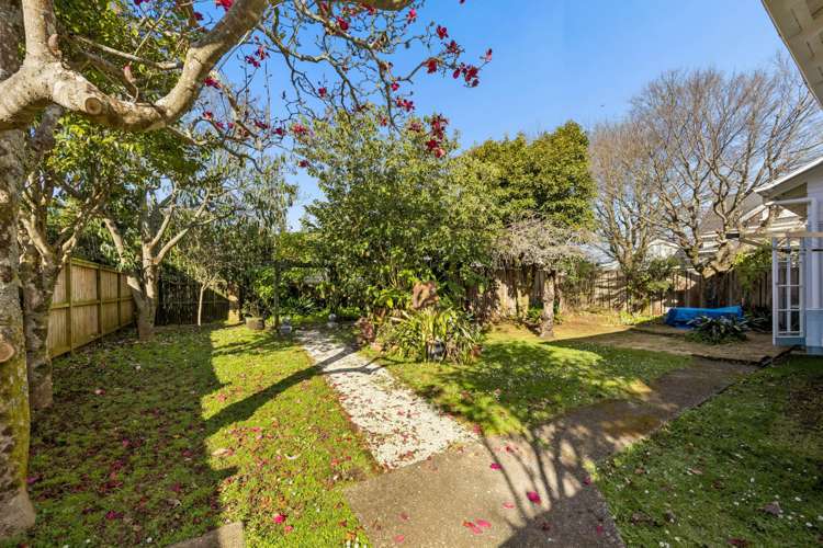128 The Drive Epsom_14