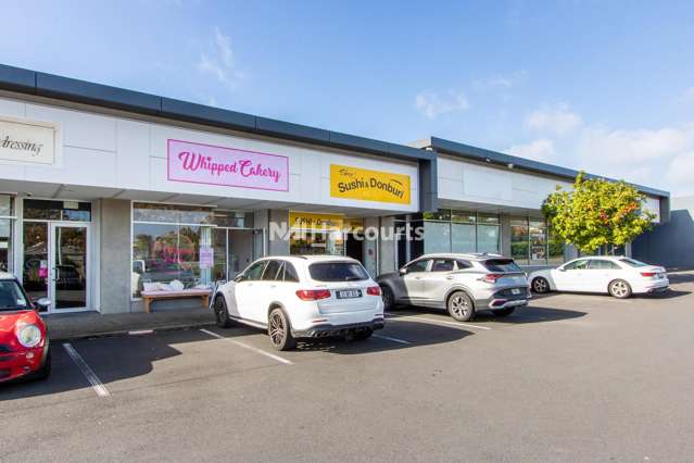 Retail on Busy Albany Highway