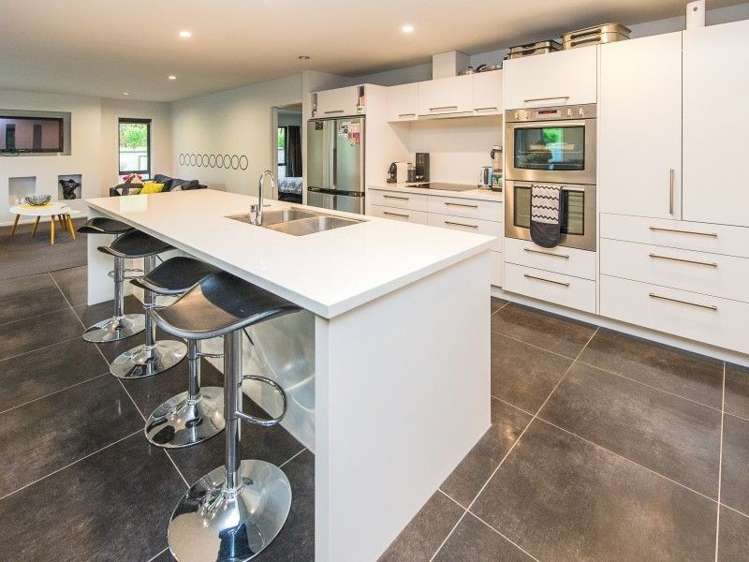 16 Pickwick Road Otamatea_11