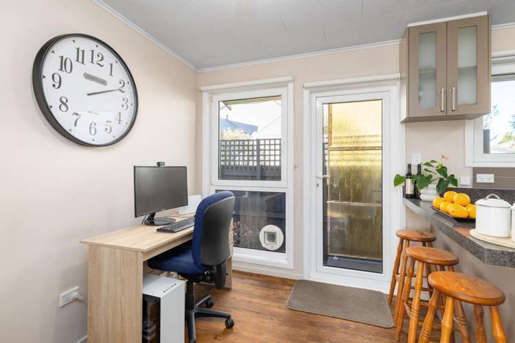 18 Delaware Crescent Russley_6