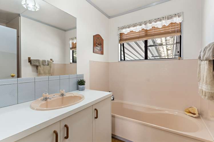 36 Hilton Road Carterton_16