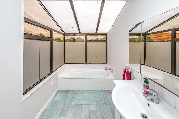 24 Selwyn Crescent College Estate_16