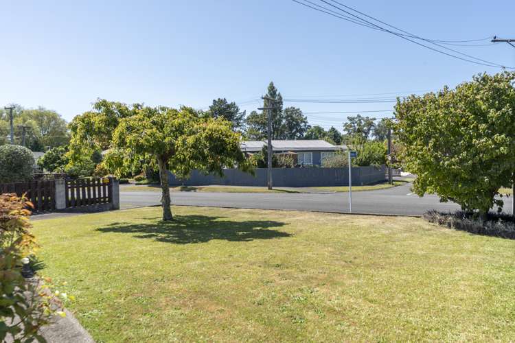 57 Garden Heights Avenue Glenview_16