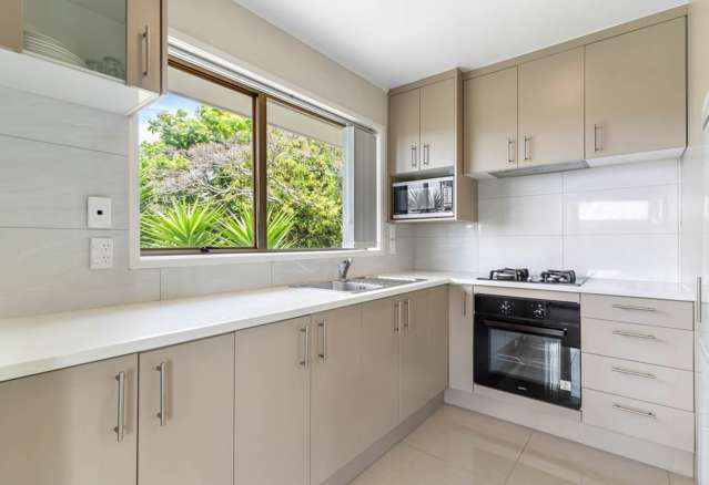 Central Golden Circle Living – Tidy 2 Bedroom ...