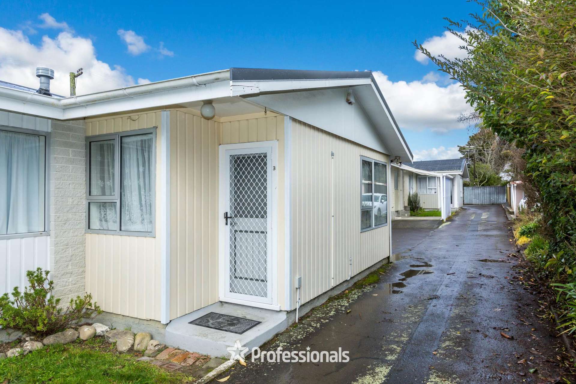 3/10 Islington Street Trentham_0