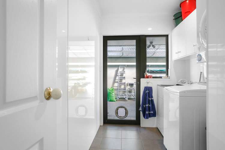 10 Fairburn Place Leamington_19