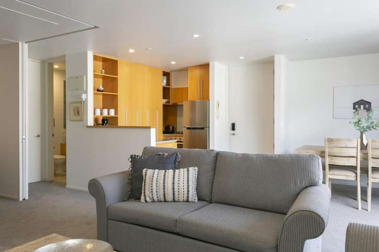 7/2 Lowell Place Waipahihi_13