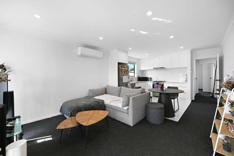 2/2 Radiata Street 1062_5