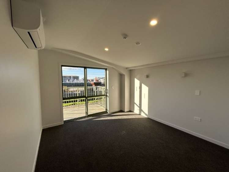 2/15 De Havilland Way 11229_6
