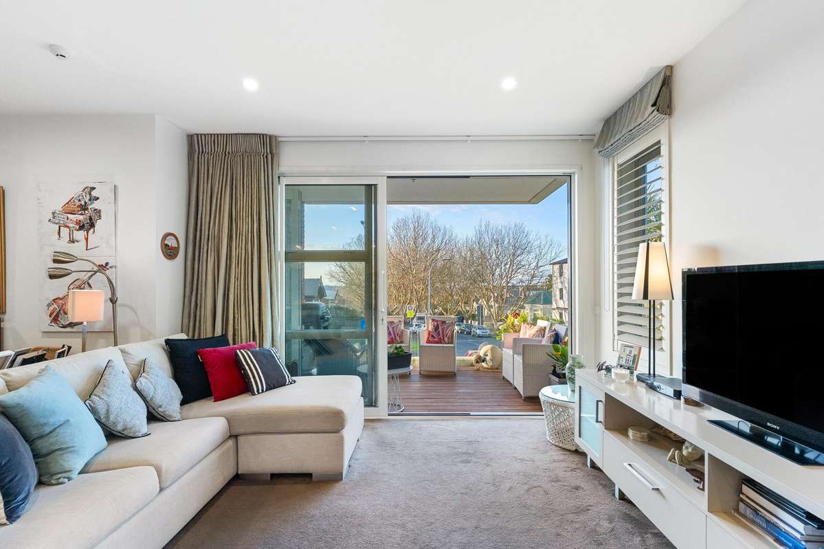 102/54 Surrey Crescent_5