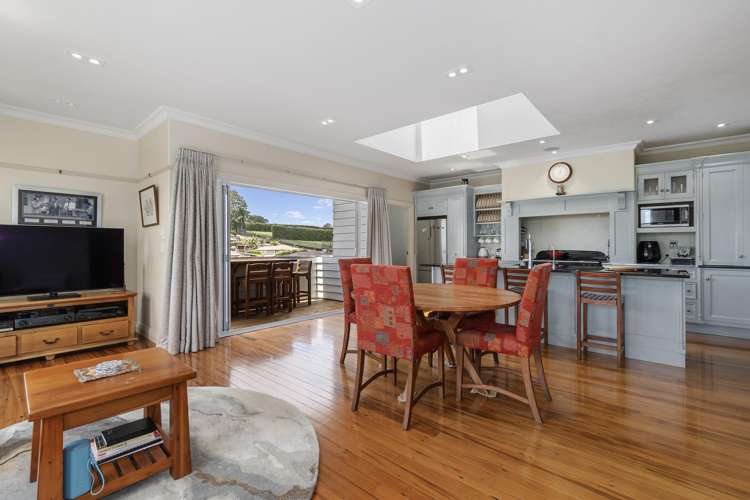 59 Contour Avenue Pyes Pa_12