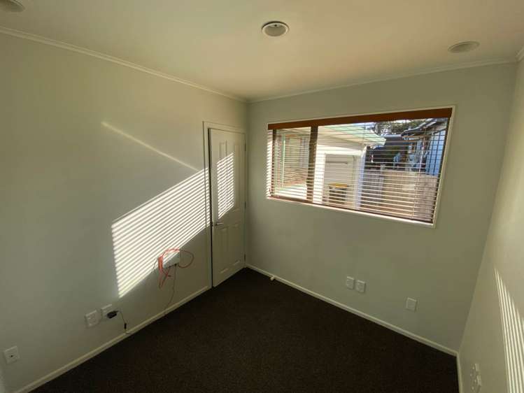 37 Pohutukawa Avenue Red Beach_5