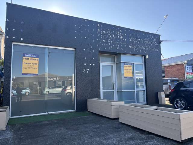 Versatile Central Showroom and retail space