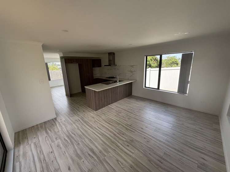 31A Helleur Road Massey_14