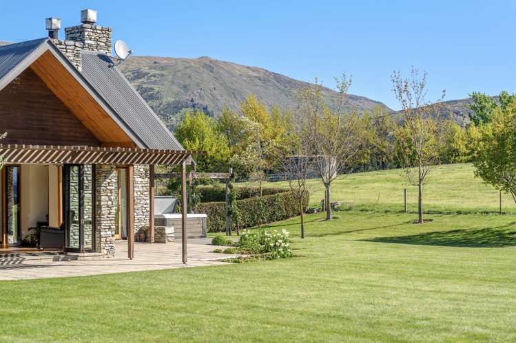 38 Sarginson Lane Wanaka_13