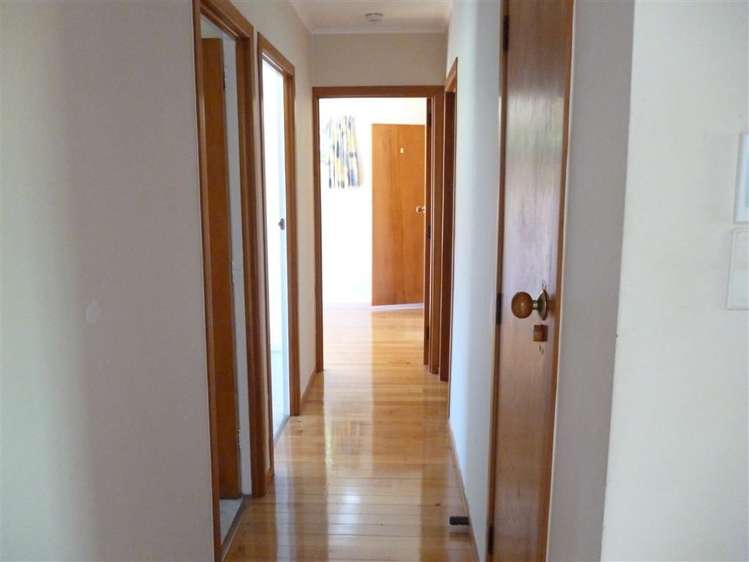 4 Castaing Crescent Te Atatu South_8