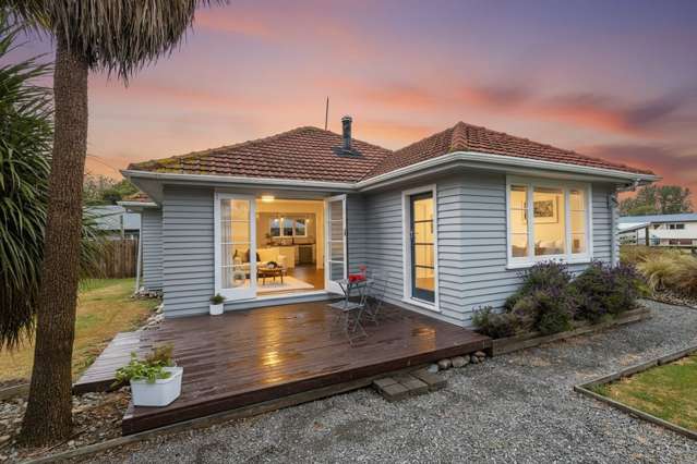 * UNDER OFFER * Be in by Christmas!  Cosy & Cute on 1,011smq