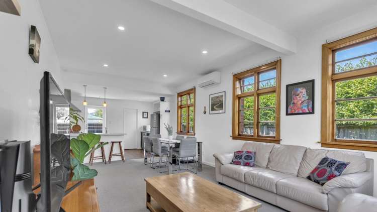 10 Coronation Street_1