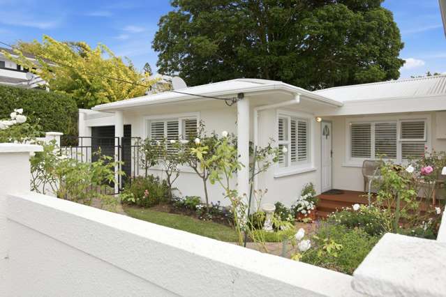 CHARMING PARKSIDE POSITION, FREEHOLD