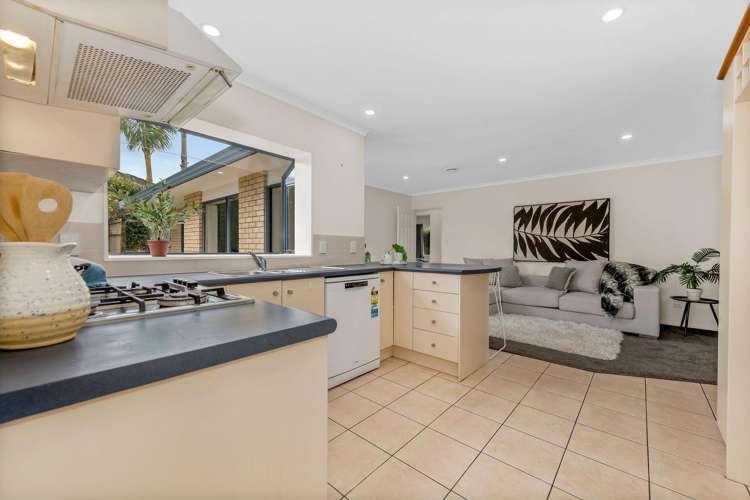 24 Moyrus Crescent East Tamaki Heights_12