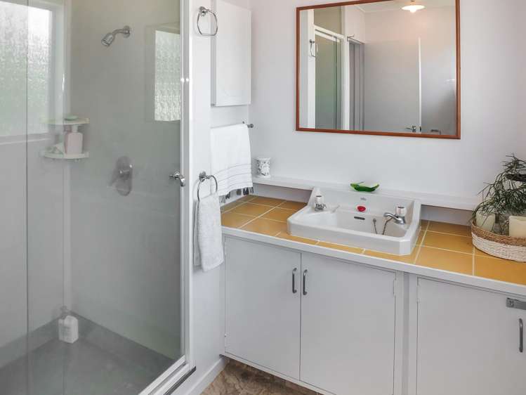 7 Hennessy Street East Foxton Beach_13