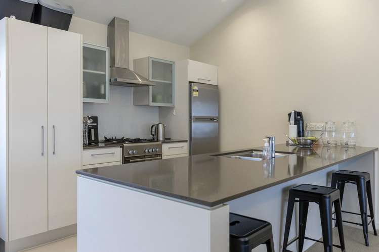 31 Chateau Crescent Rangatira Park_11