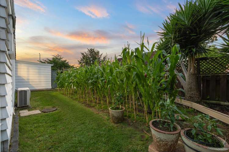 1&2/110 Celtic Crescent Ellerslie_23