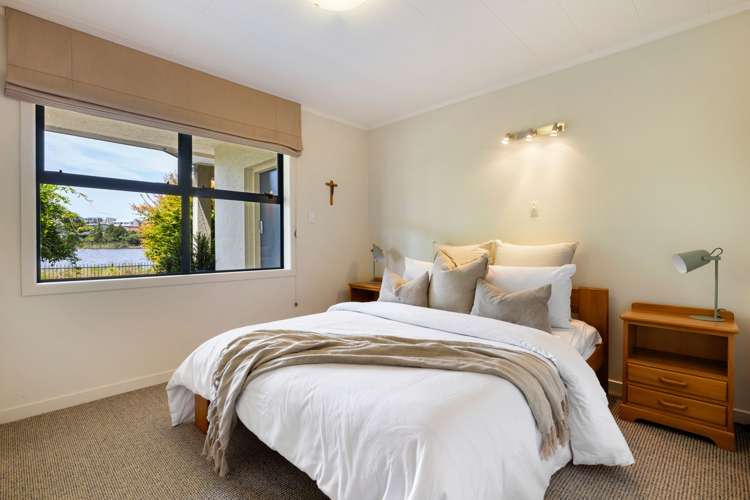 76 Lake Crescent Hamilton Lake_27