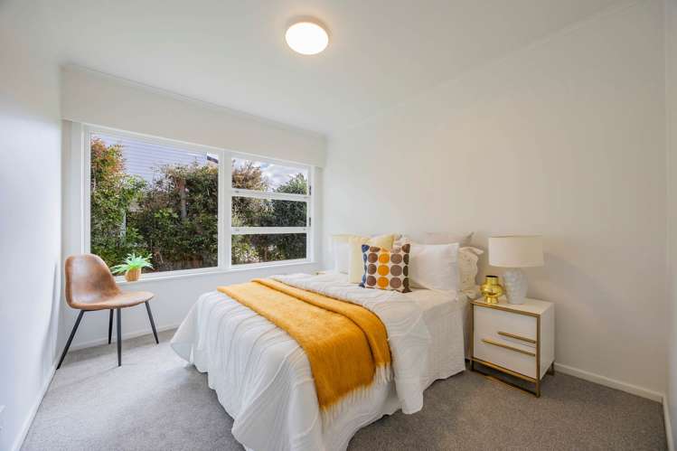 1/221 Wairau Road Totara Vale_15