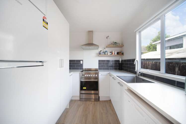 2/76 Mcannalley Street_3