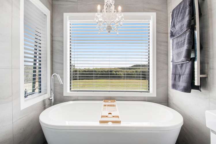 242 Hillcrest Road Wainui_19