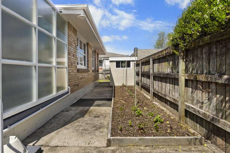 2 Patricia Avenue Hamilton East_16