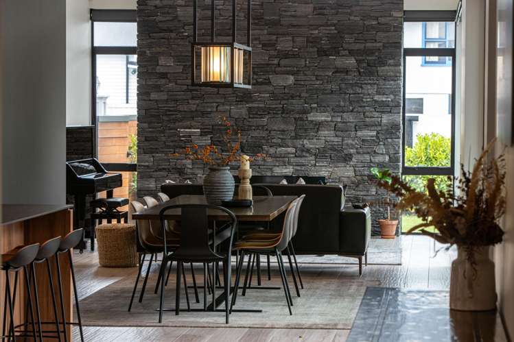 49 St Andrews Square Strowan_5